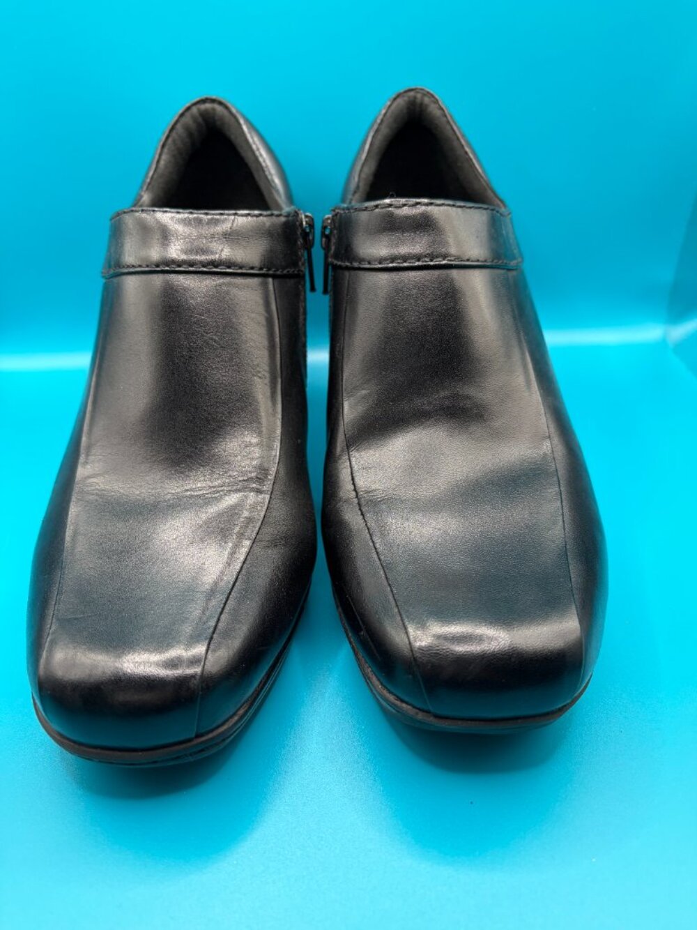 Clarks Bendables Black Leather Ankle Bootie, Size 10M